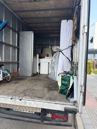 se realizan portes y mudanzas 