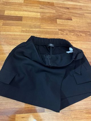 Falda pantalón Bershka negra T.38