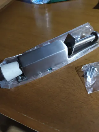 Retenedor de puerta metálico