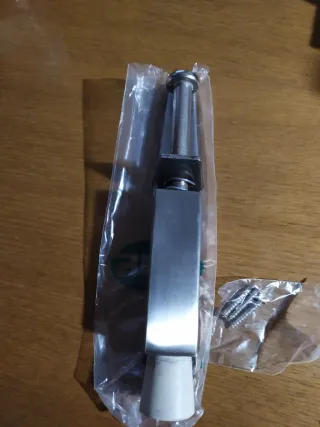 Retenedor de puerta metálico