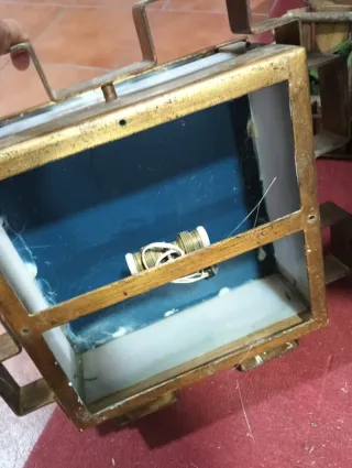 Lámpara de metal y cristal
