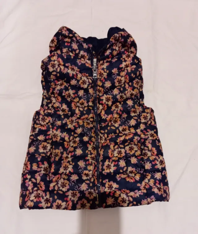 Chaleco niña Marca zara