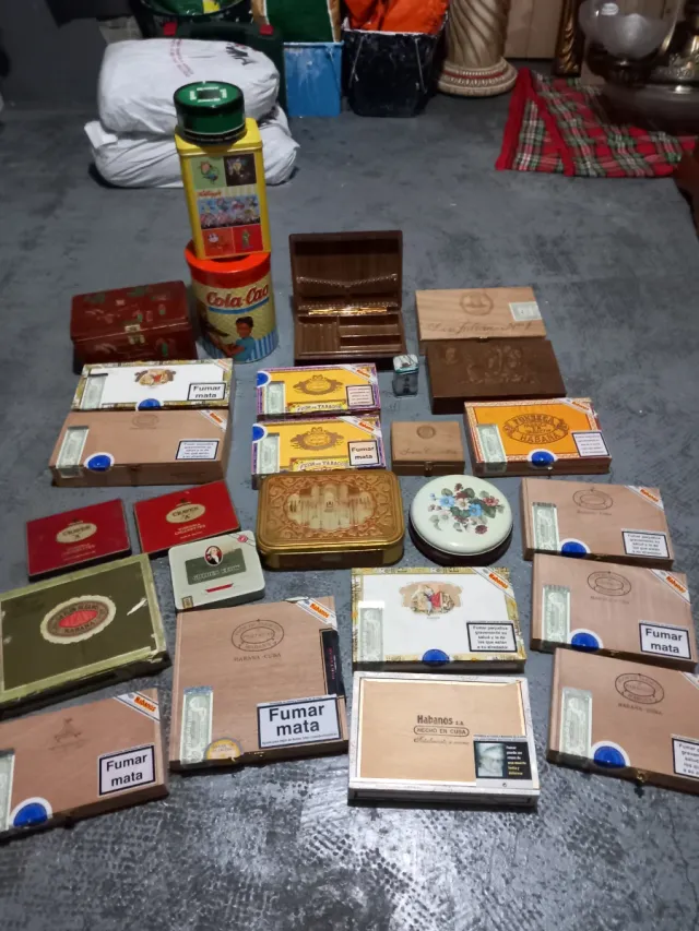 Lotto di scatole di sigari e lattine antiche