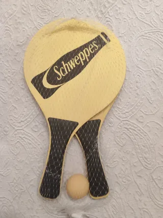 Palas de playa Schweppes con pelota