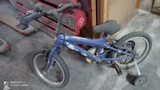 Bicicleta infantil azul
Bicicletas de adulto 