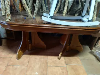 Mesa de comedor de madera 