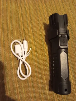Linterna LED Multifuncional + Cable USB