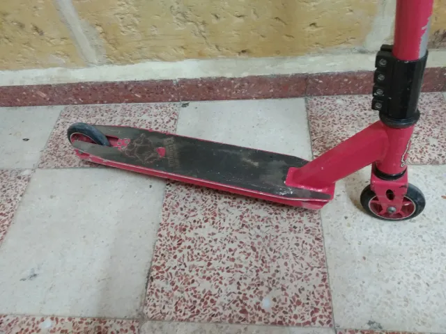 Vendo Patinete de dos ruedas y de regalo scooter