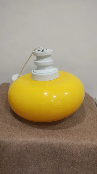 Lámpara colgante amarilla vintage