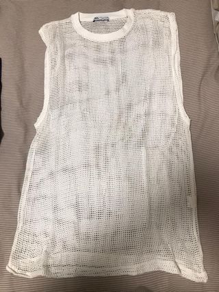 Camiseta ZARA blanca de rejilla sin mangas