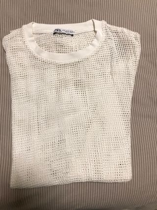 Camiseta ZARA blanca de rejilla sin mangas