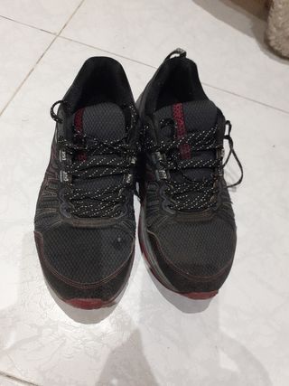 Zapatillas Asics Negro/Dorado