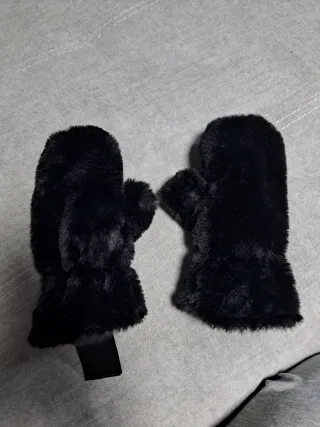 Manoplas de pelo para niña

