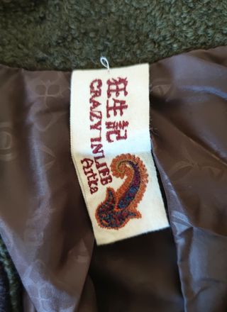 Abrigo poncho lana bordado medieval