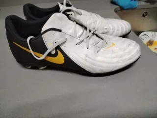 ZAPATILLAS FUTBOL.   42.5