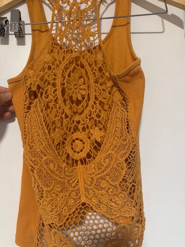 Camiseta sin mangas con espalda descubierta