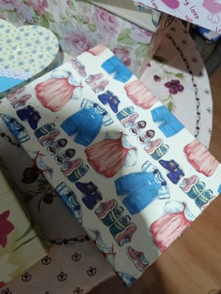 Cajas y cesta decorativas