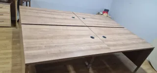 Mesa de oficina para 4 puestos
