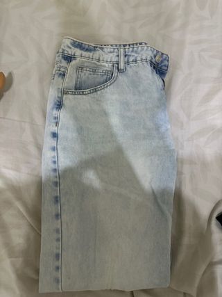 Pantalón vaquero desgastado