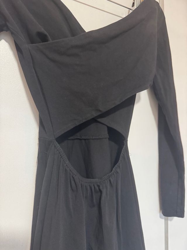 Vestido negro manga larga ajustado