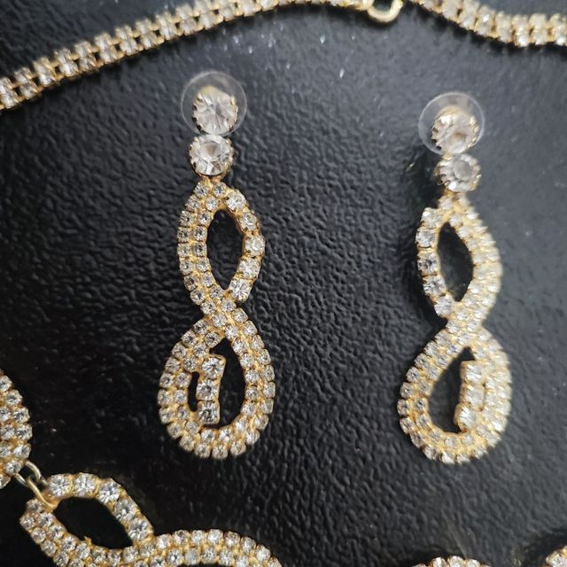 Collar y pendientes bisutería alta gama