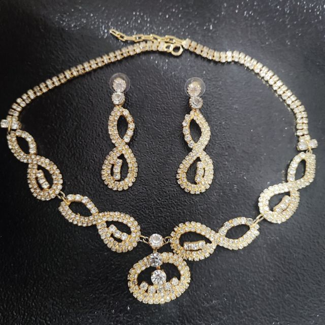 Collar y pendientes bisutería alta gama