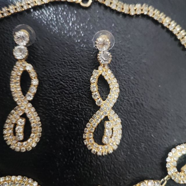 Collar y pendientes bisutería alta gama