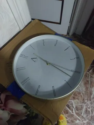Reloj de pared moderno