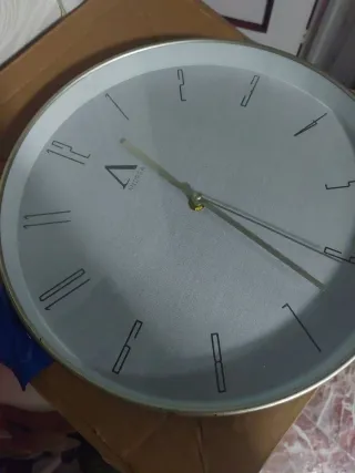 Reloj de pared moderno