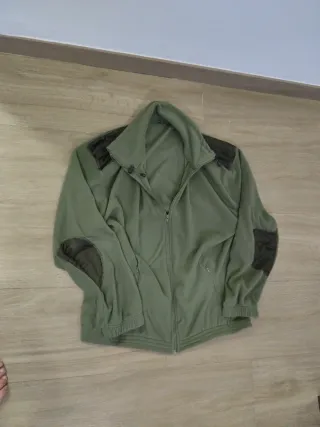Polar militar ejército verde 

