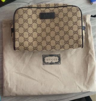 Bolso neceser Gucci GG Supreme