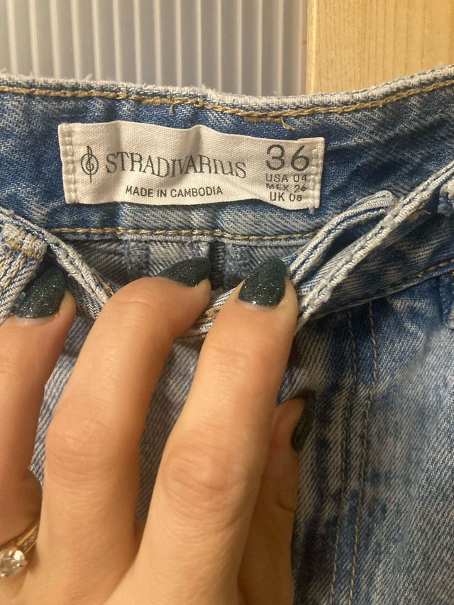 Pantalones cortos vaqueros rotos