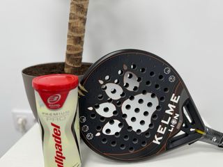 Pack pádel Kelme: pala, bolas y grips