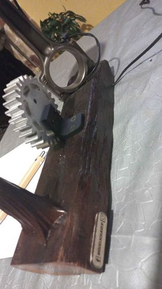 Lampada da scrivania design pistone metallo legno