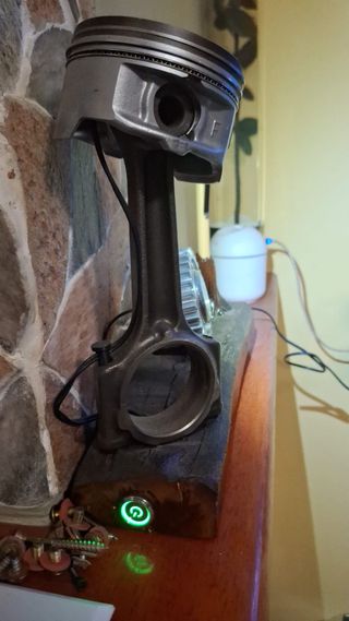 Lampada da scrivania design pistone metallo legno