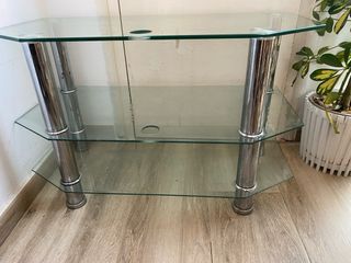 Mesita de cristal con patas metálicas