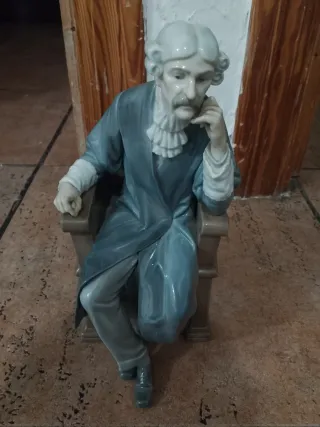 Figura Yadro Hombre Sentado
