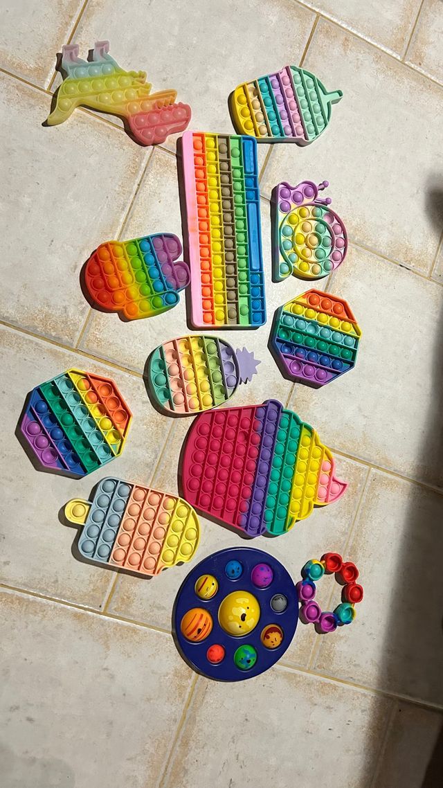 12 Pop-its variados: dinosaurio, caracol, teclado