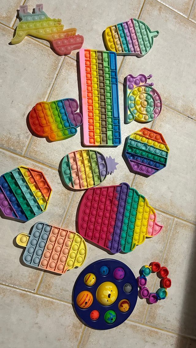 12 Pop-its variados: dinosaurio, caracol, teclado