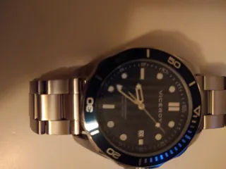 Reloj Viceroy Negro y Plateado en buen estado. 