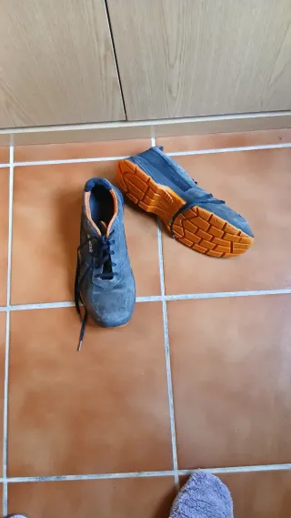 Zapatos de trabajo Sparco grises y naranjas