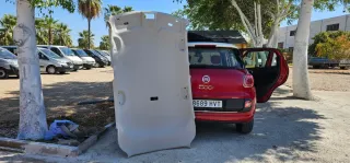 Tapizado de techos y puertas de coche profesional.