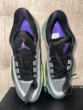 Zapatillas Jordan Zion 4 Morado y Plateado 