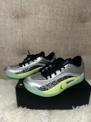Zapatillas Jordan Zion 4 Morado y Plateado 