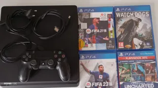 PS4 (PlayStation 4) Negra + 4Juegos
