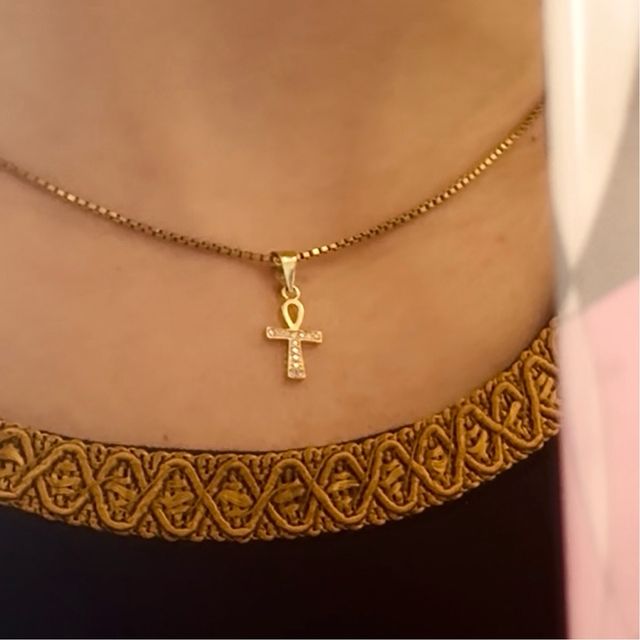 Colgante cruz de la vida Oro 18 KT  con circonitas