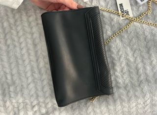 Borsa Moschino nera con dettagli oro