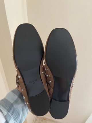 Manoletinas Loftios tachas beige talla 37