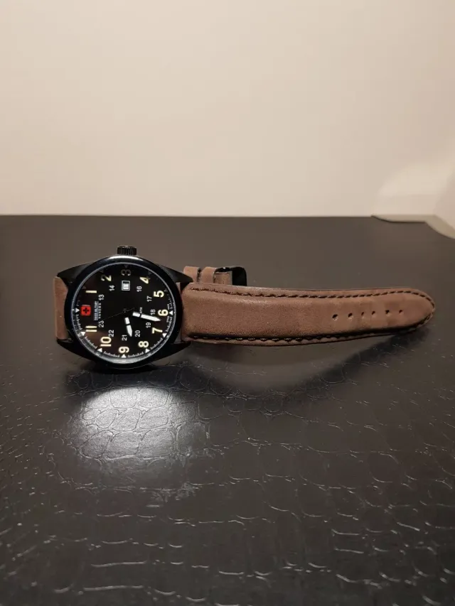 Reloj Swiss Military Negro Correa Marrón