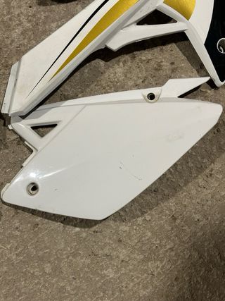 Plásticos Rieju Blancos y Dorados